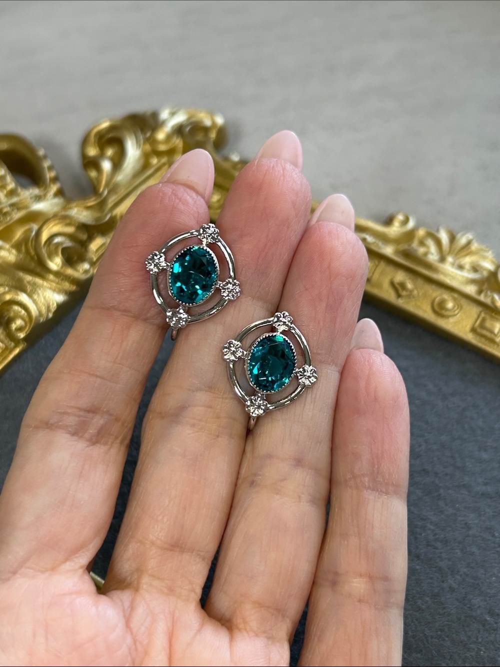 Rare Vintage Amco 14k GP Teal Crystal Halo Screw Back Earrings